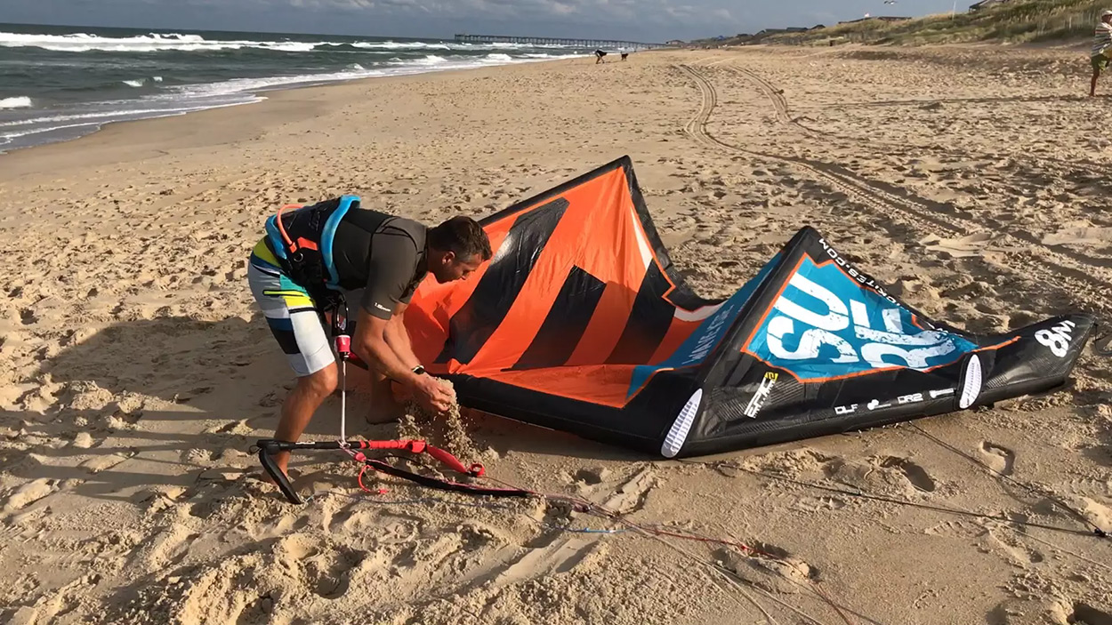 HOW TO LAND A KITE BY YOURSELF USING THE MIDDLE LINES VIDEO HOW TO
